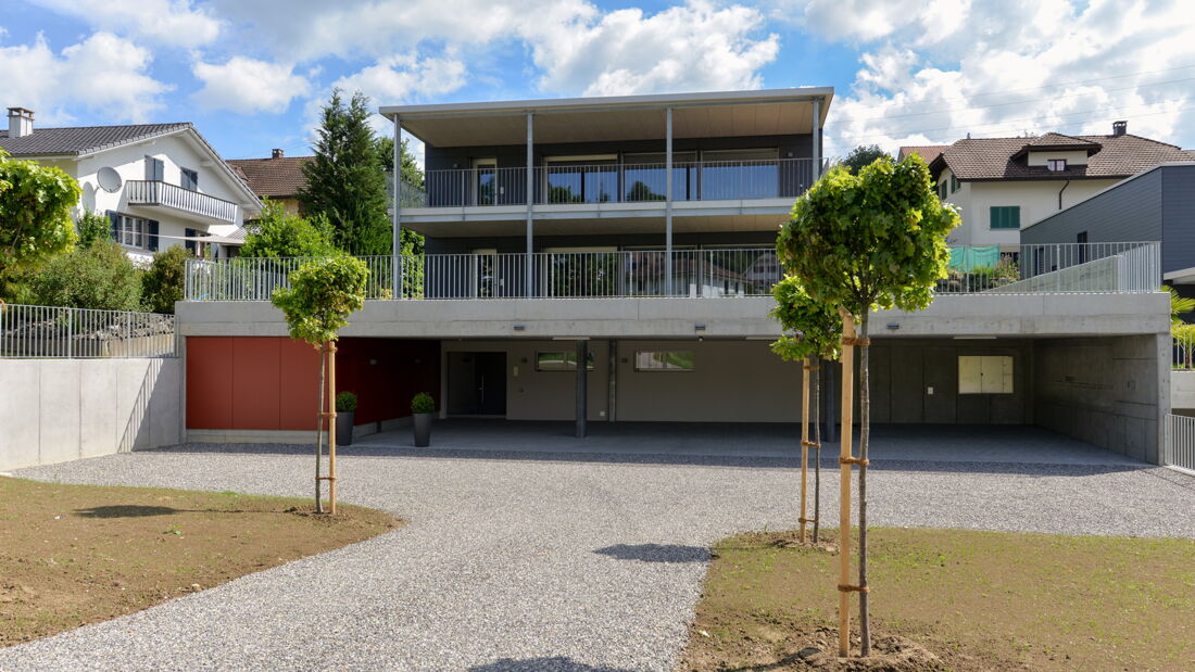 Brunner Planungen GmbH Projekt Zweifamilienhaus "Kehracker" in Schmiedrued. Aussenansicht des Objektes.