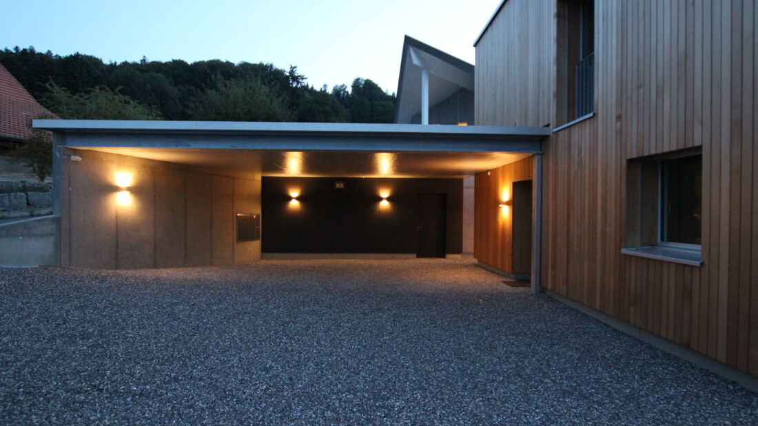 Ein umgesetzter Brunner Carport für das Klimaholzhaus