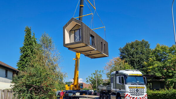 Das fertige Tiny House kommt angeflogen