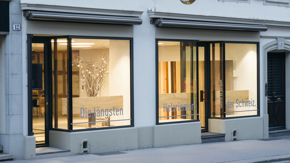 Der Brunner Zimmerei Holzbau GmbH Holzboden-Showroom in Aarau von aussen