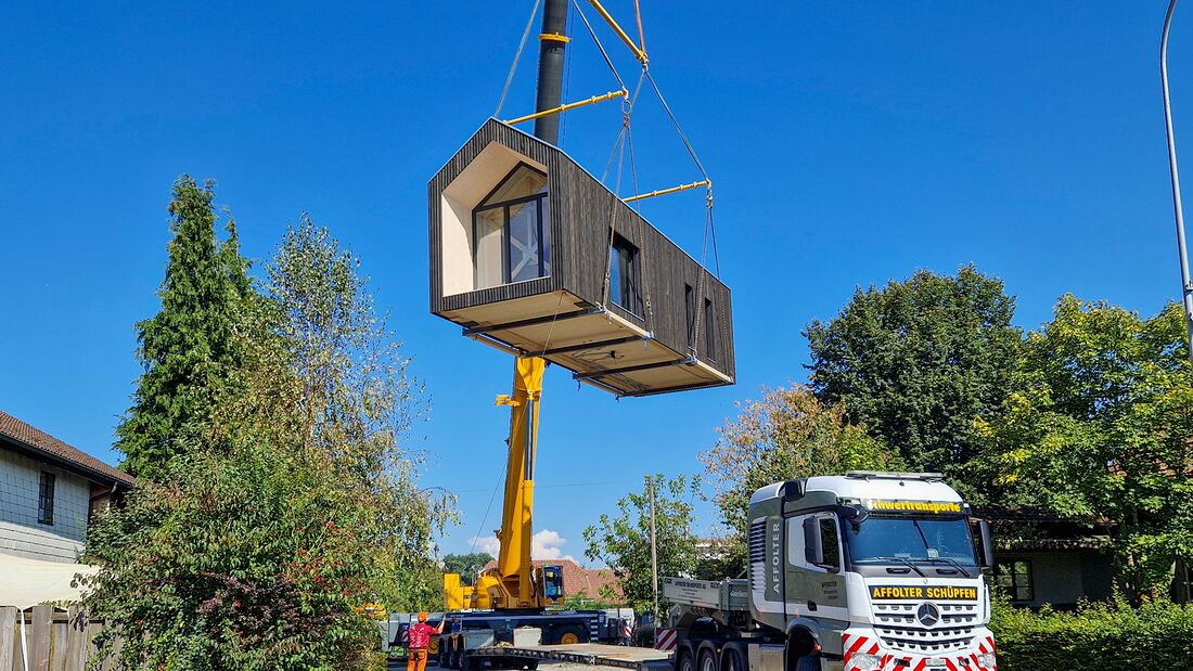 Das fertige Tiny House kommt angeflogen